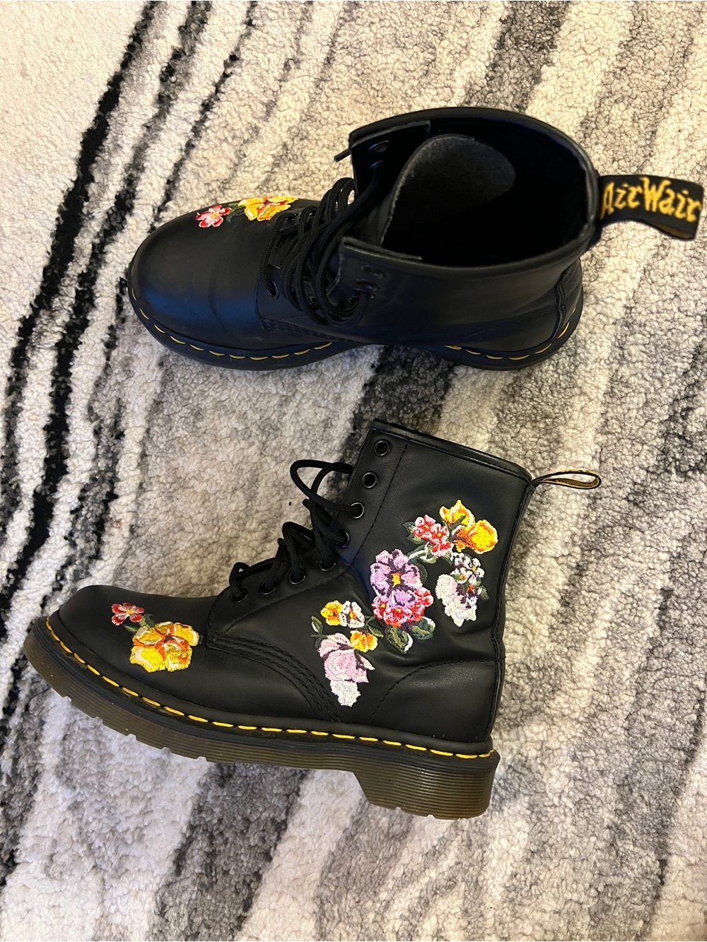 Dr. Martens 1460 Wonda 2— Black